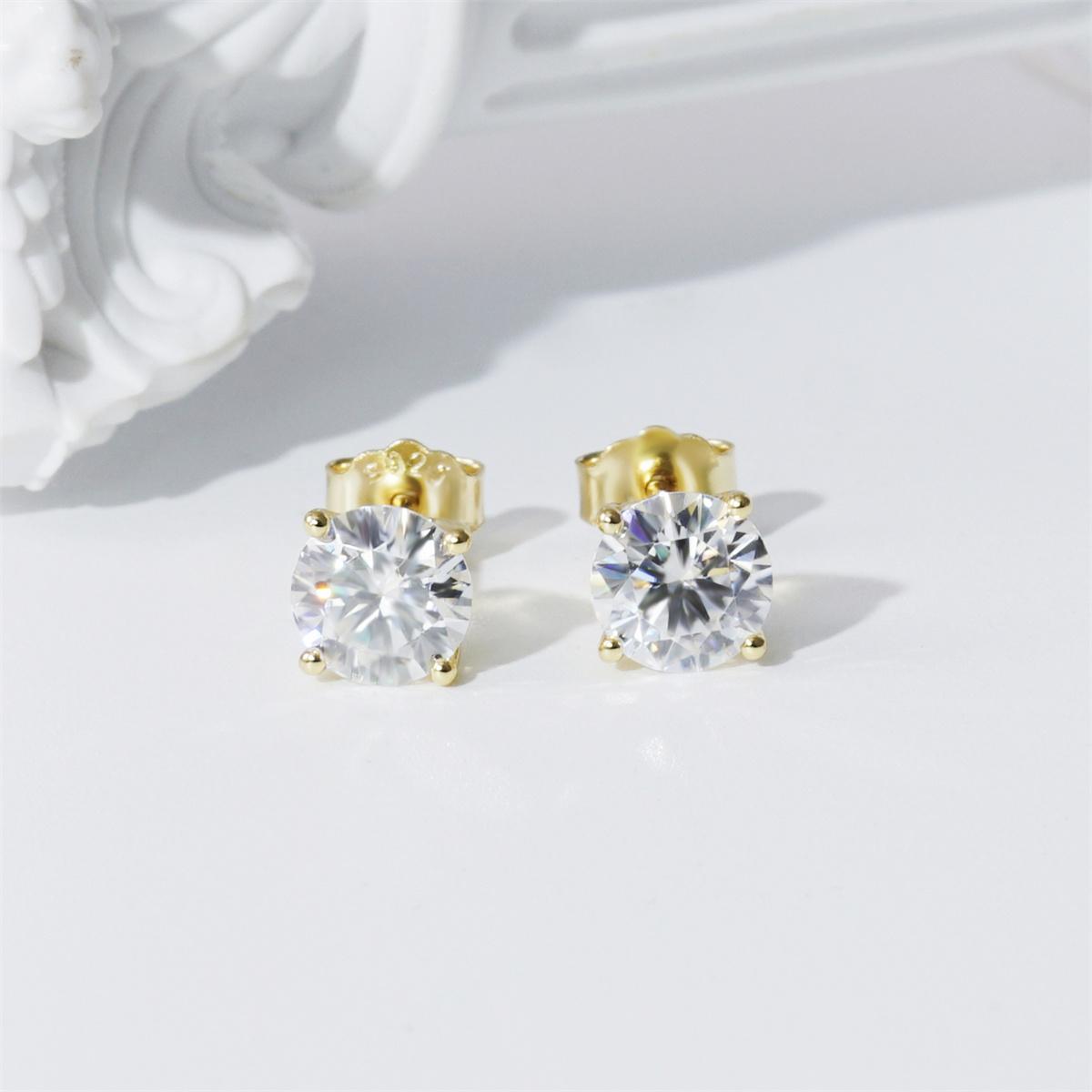 Pendientes de botón solitario de cuatro garras chapados en oro de 14K con moissanita cultivada en laboratorio y plata de ley S925. Oferta especial de último día: ¡Ahorra un enorme 90%! 🔥